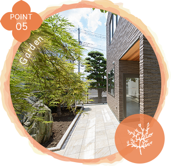 柿の木を中心とした魅力ある庭園